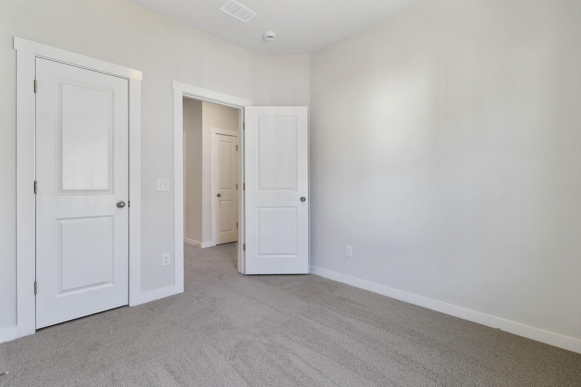 467 Caledon Court Photo 31