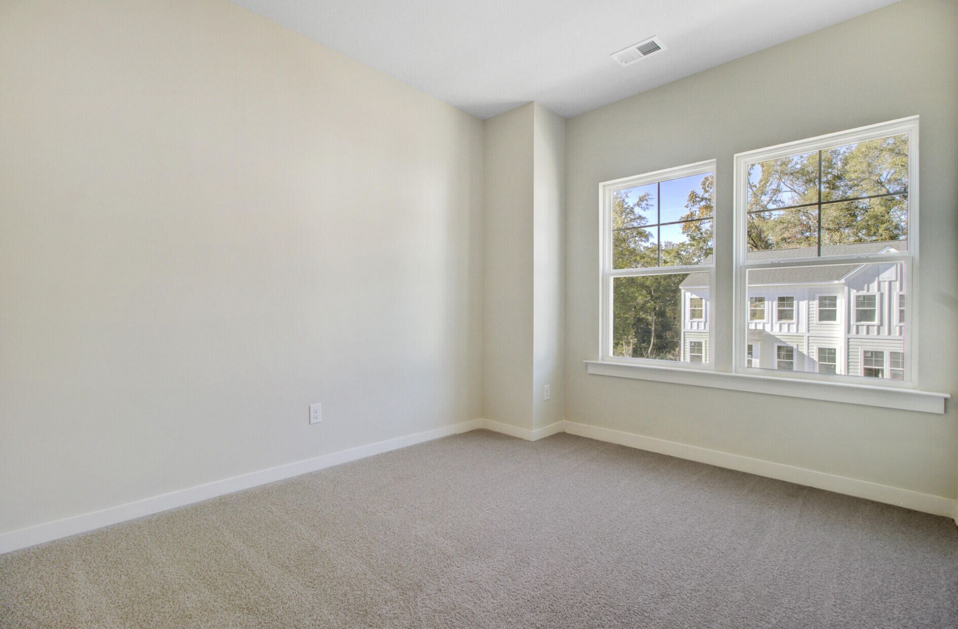 471 Caledon Court Photo 34