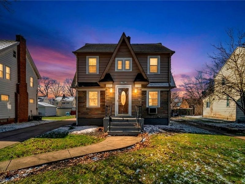 17913 Flamingo Avenue, Cleveland, OH 44135 Photo 2