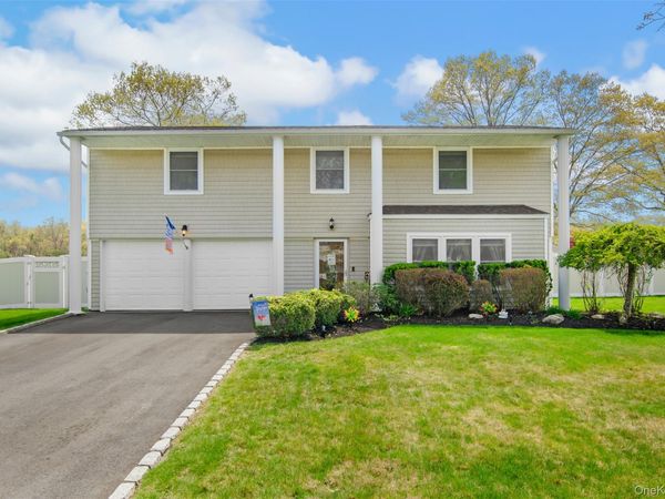 18 Calicotree Lane, Coram, NY 11727
