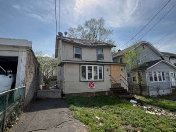 9 Herpers St, Irvington, NJ 07111