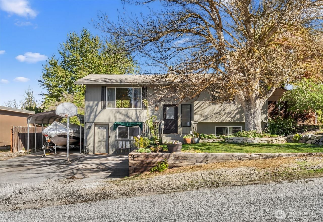 520 Lacey Place Ne, East Wenatchee, WA 98802 Main Photo