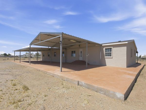 19 Saint Thomas Avenue , Los Lunas, NM 87031