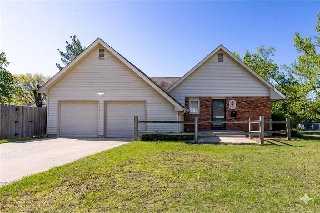 6711 N Indiana Avenue, Gladstone, MO 64119 Main Photo