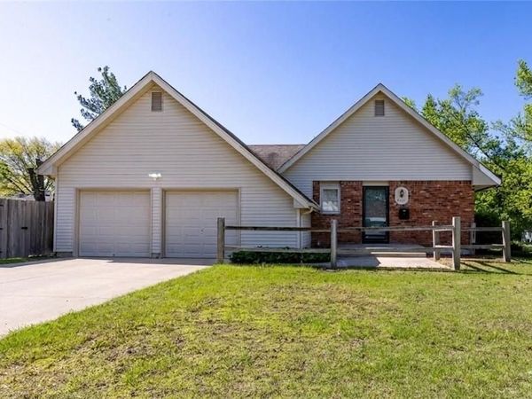 6711 N Indiana Avenue, Gladstone, MO 64119
