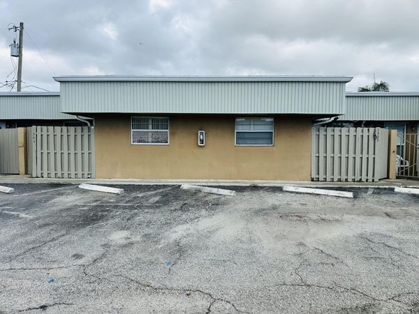 1305 Gateway Drive, Unit G-2, Lantana, FL 33462