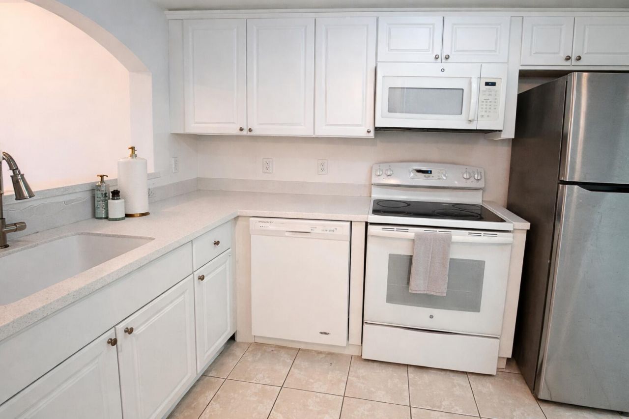 3730 N Jog Road, Unit 102, Royal Palm Beach, FL 33411 Photo