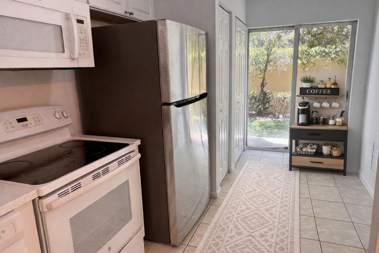 3730 N Jog Road, Unit 102, Royal Palm Beach, FL 33411 Photo