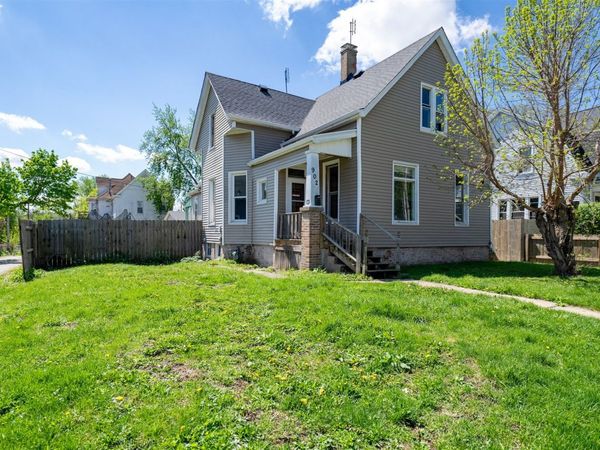 902 W Grove Street , Bloomington, IL 61701