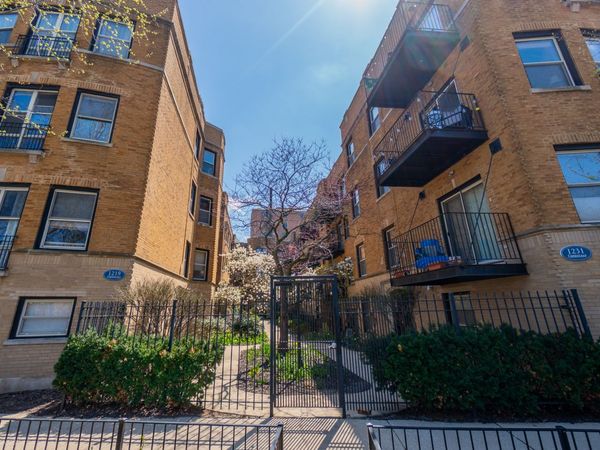 1231 W Greenleaf Avenue , Unit 2, Chicago, IL 60626