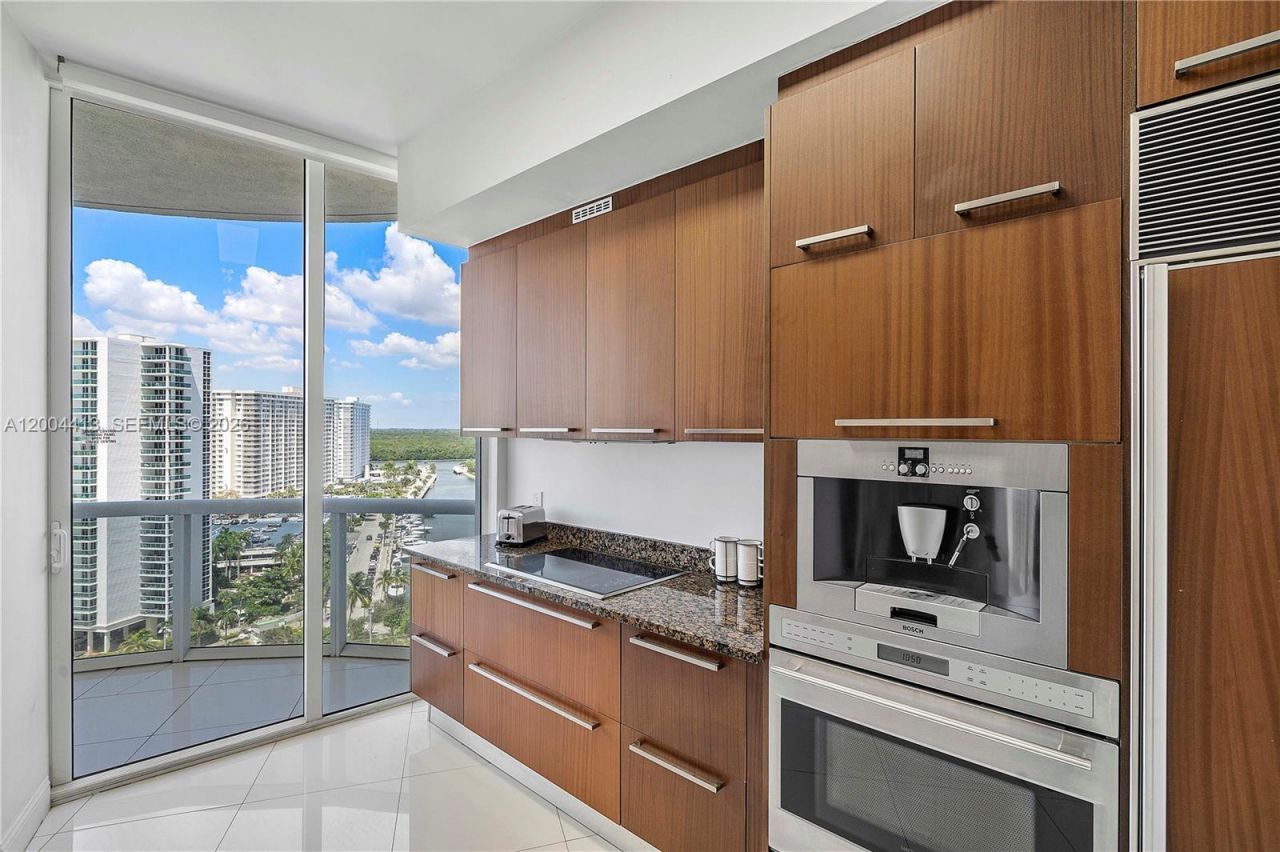15811 Collins Ave, Unit 1205, Sunny Isles Beach, FL 33160 Photo