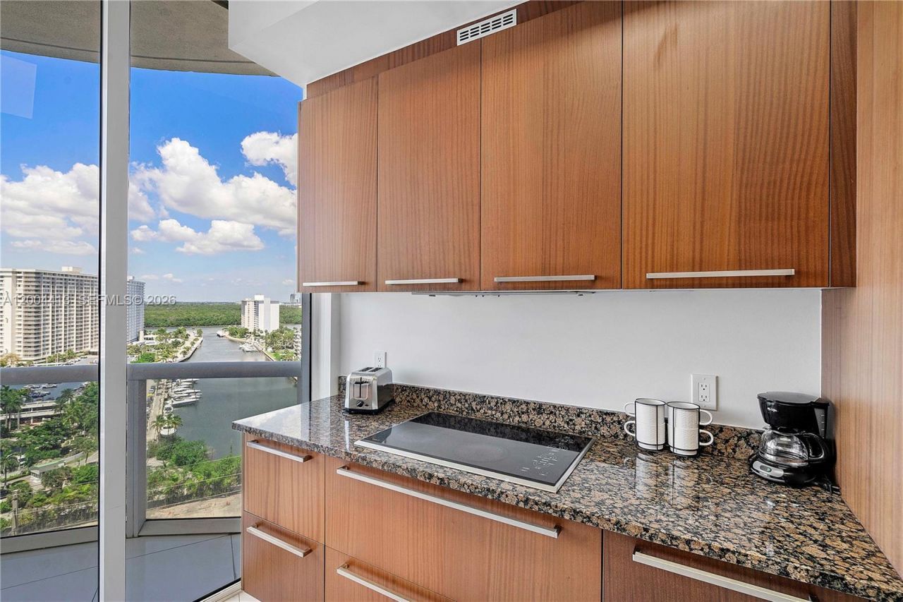 15811 Collins Ave, Unit 1205, Sunny Isles Beach, FL 33160 Photo