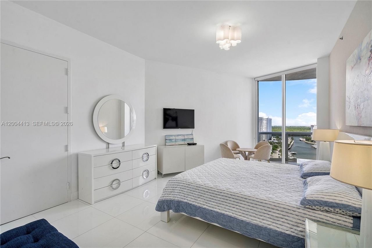 15811 Collins Ave, Unit 1205, Sunny Isles Beach, FL 33160 Photo