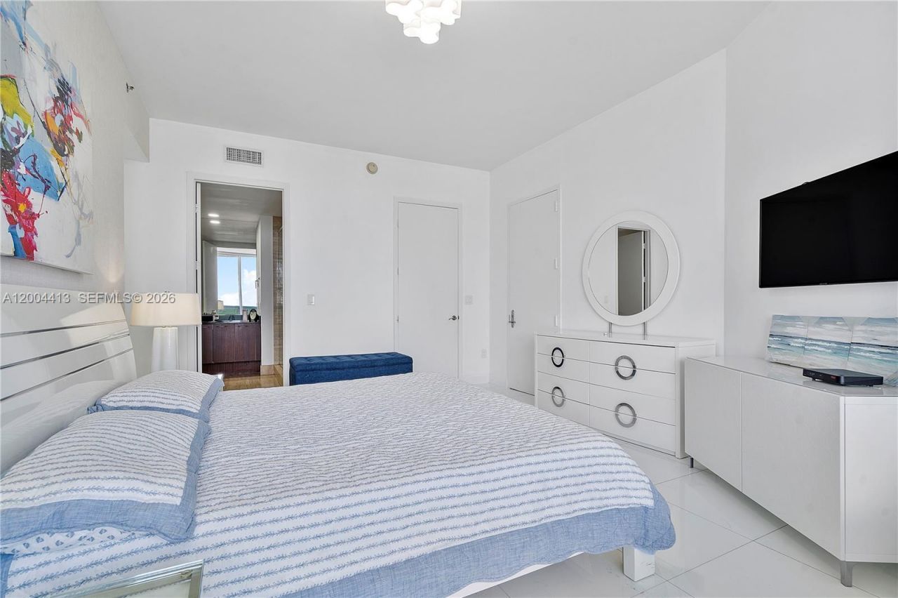 15811 Collins Ave, Unit 1205, Sunny Isles Beach, FL 33160 Photo