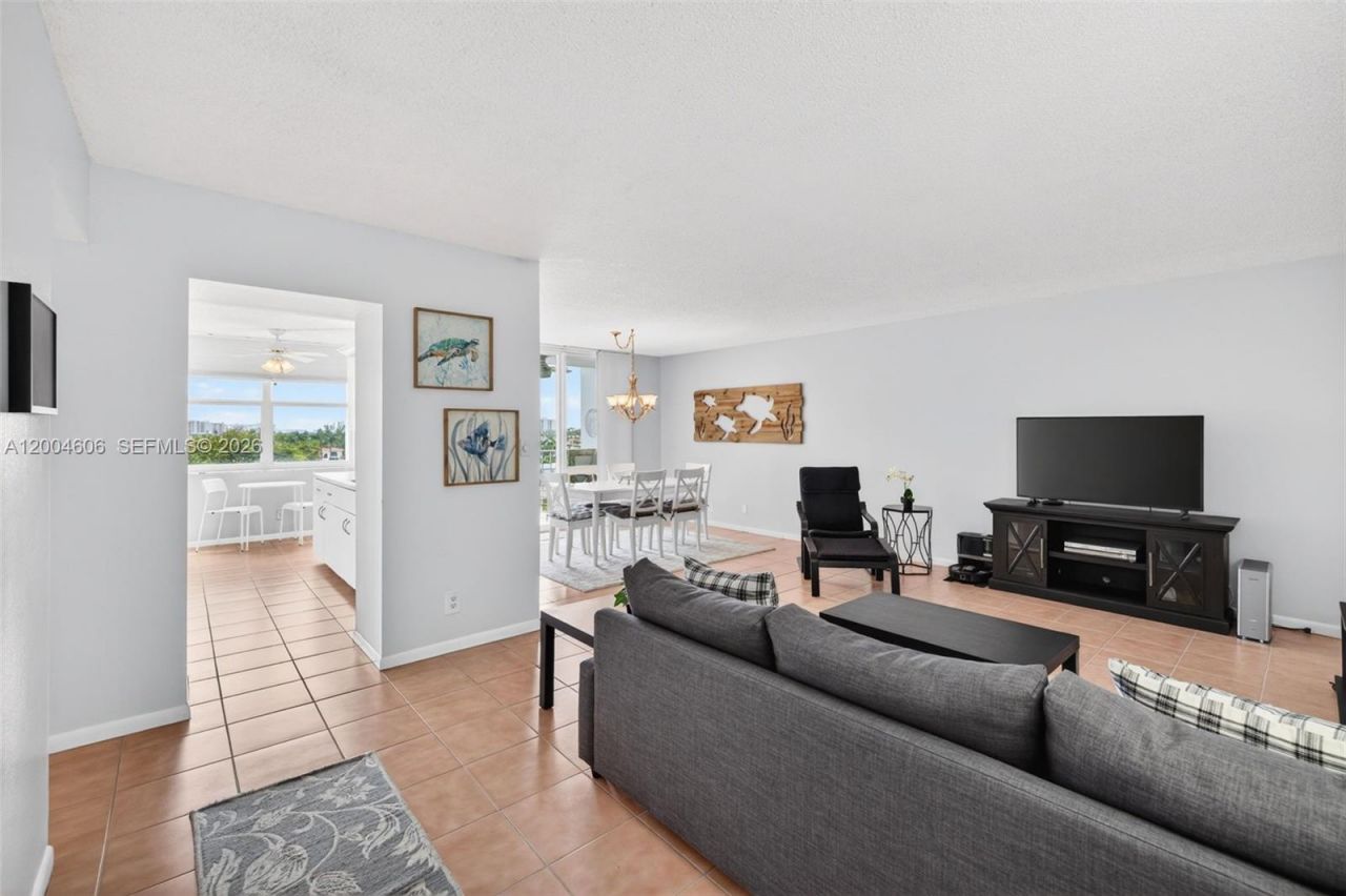 3210 SE 10th St , Unit 6B, Pompano Beach, FL 33062 Photo