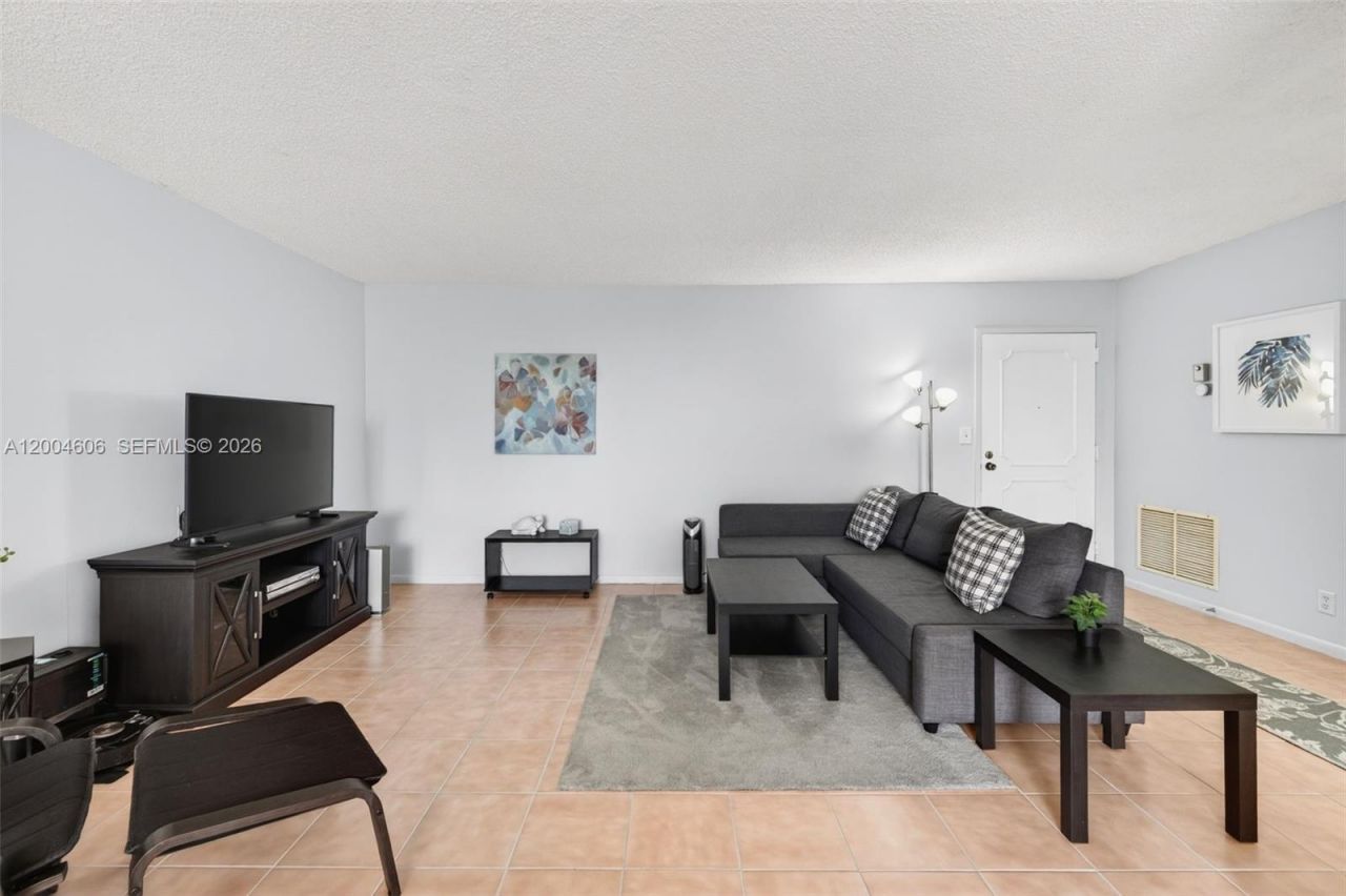 3210 SE 10th St , Unit 6B, Pompano Beach, FL 33062 Photo