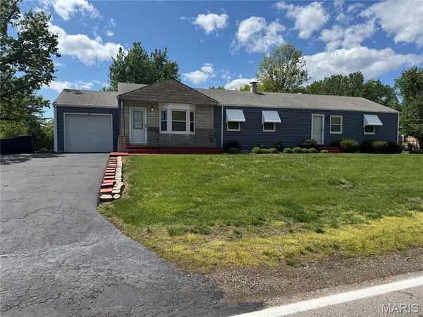 5267 Milburn Road , St Louis, MO 63129