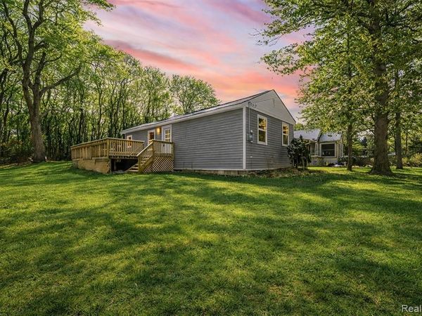 445 Granda Vista Drive, Milford Twp, MI 48380