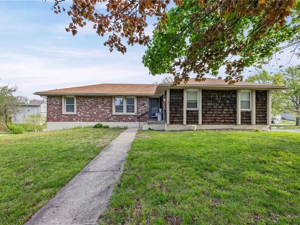 1901 & 1903 SW Skyline Drive, Blue Springs, MO 64015