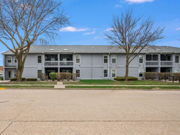 232 S Dewey Street, Unit 102, Fairmont, MN 56031