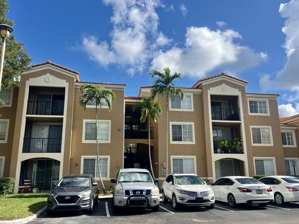 7920 N Nob Hill Road, Tamarac, FL 33321