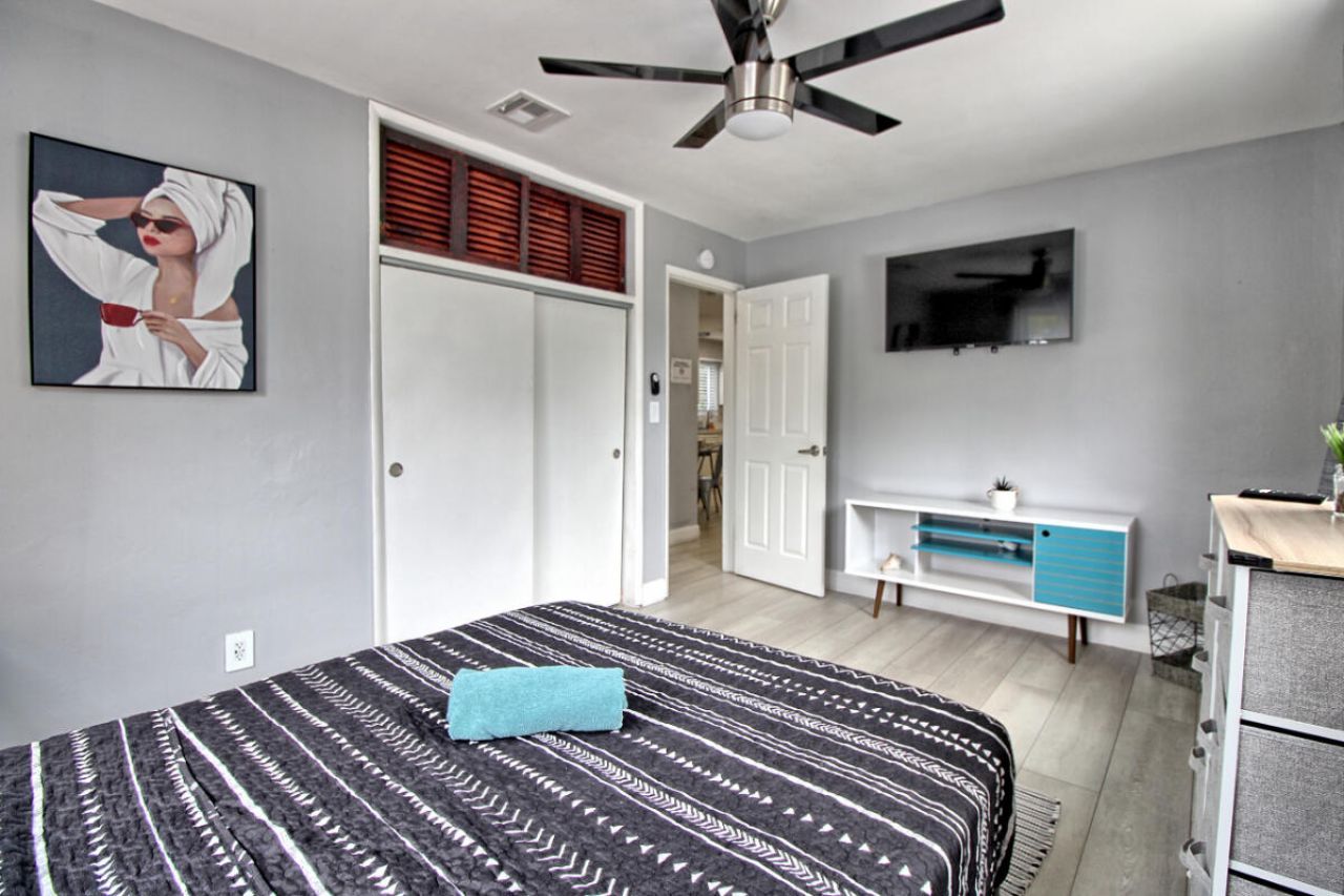 1324 N 24th Avenue, Hollywood, FL 33020 Photo