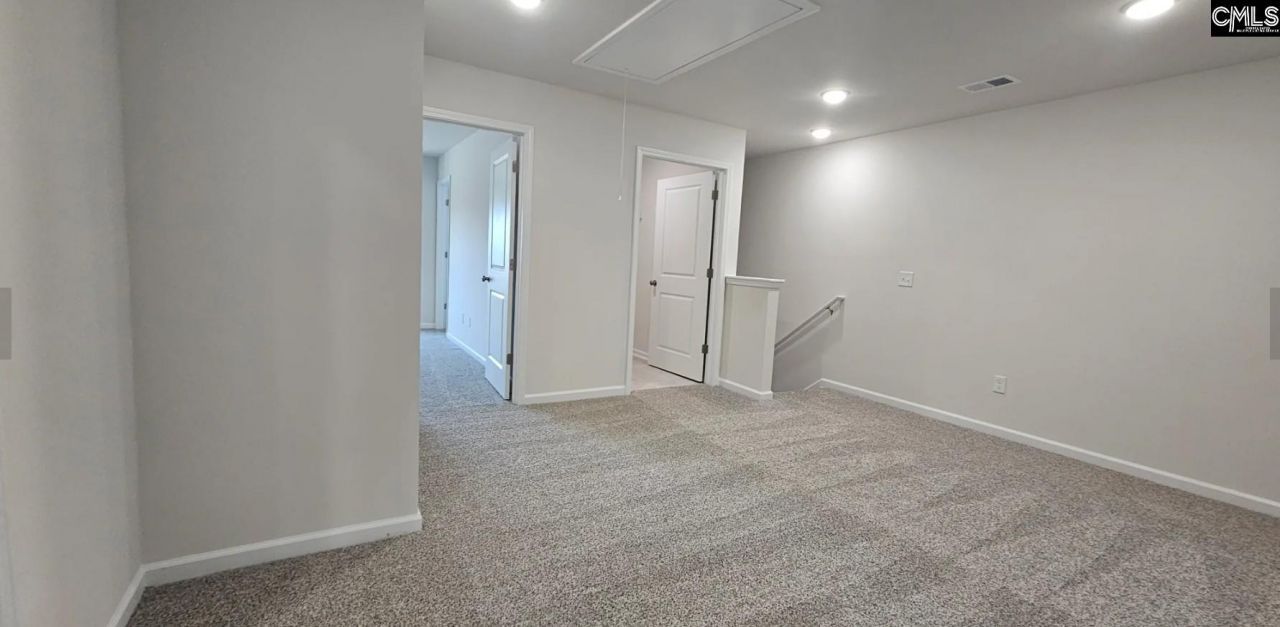 300 Kirkstall Place Photo 12