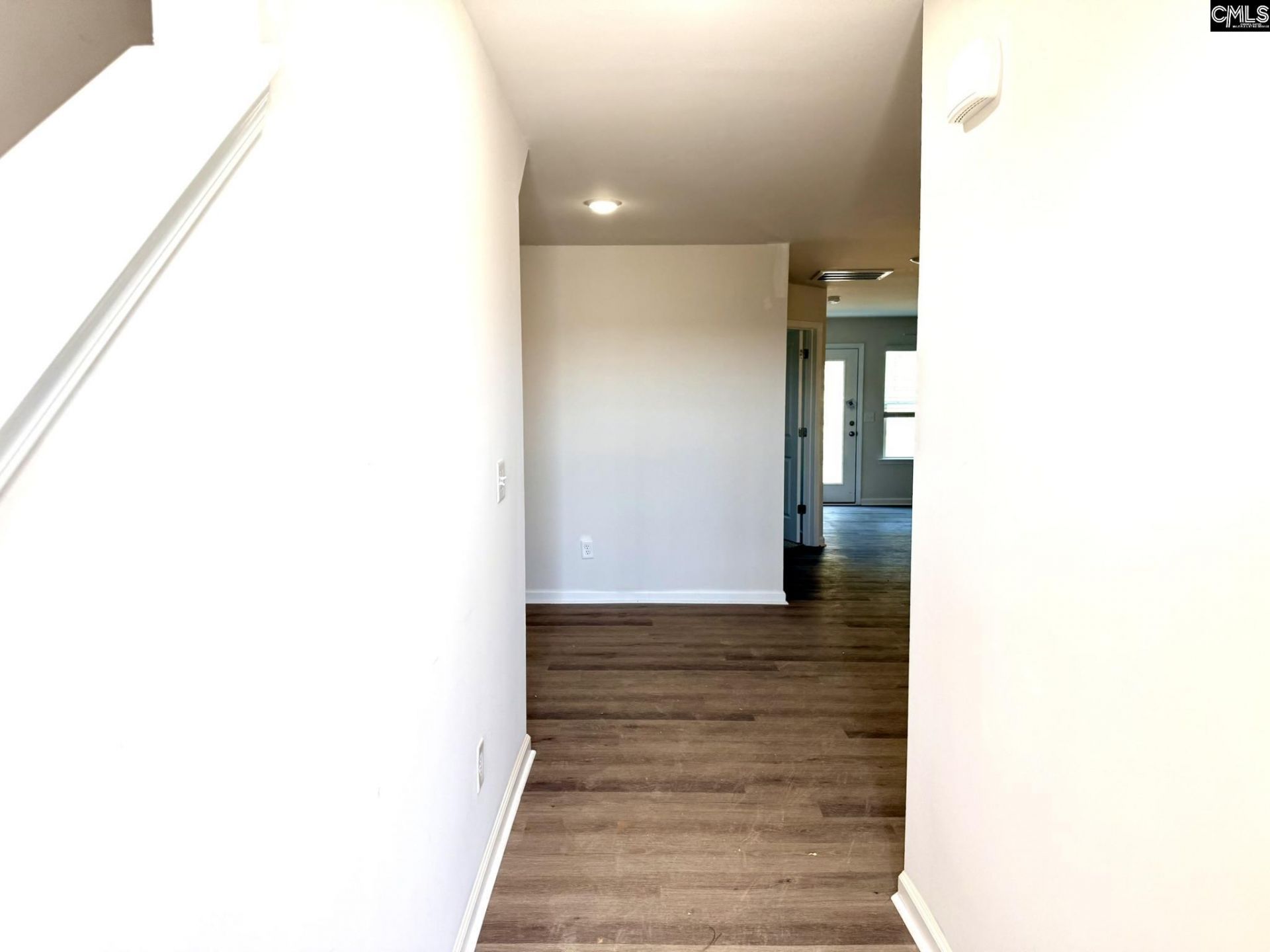 300 Kirkstall Place Photo 4