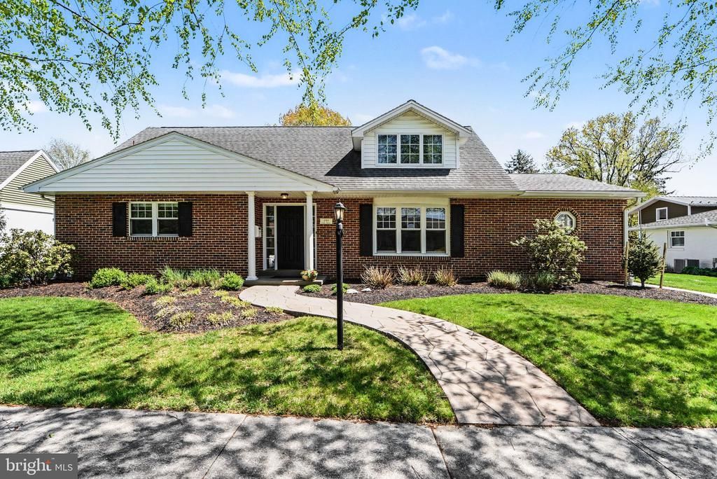 244 CEDAR AVENUE , HERSHEY, PA 17033