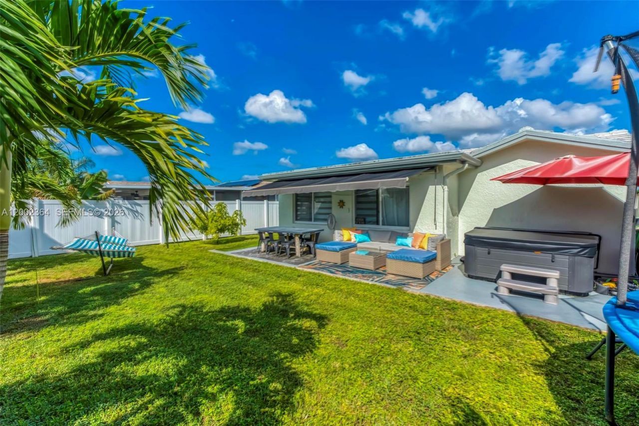 9212 NW 81st Pl, Tamarac, FL 33321 Photo