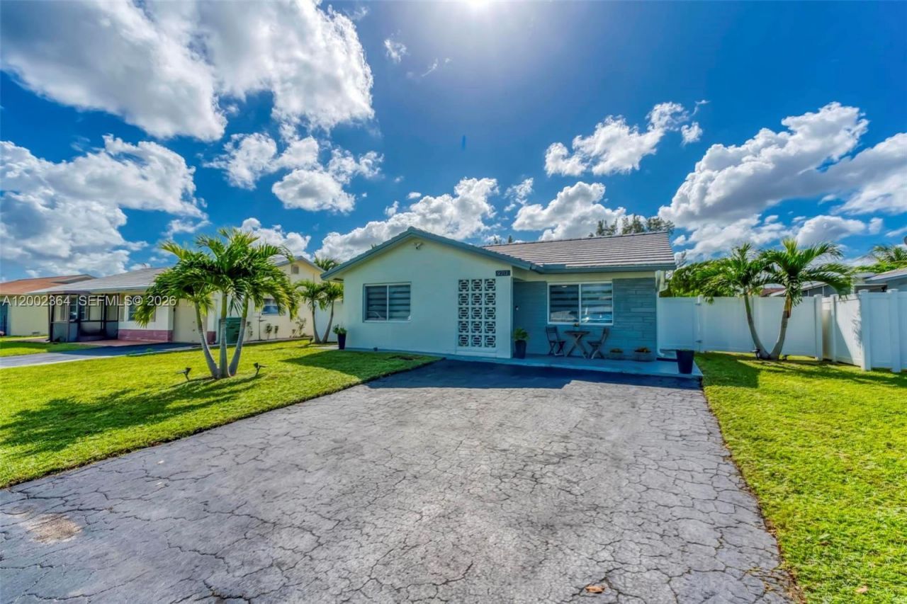 9212 NW 81st Pl, Tamarac, FL 33321 Photo