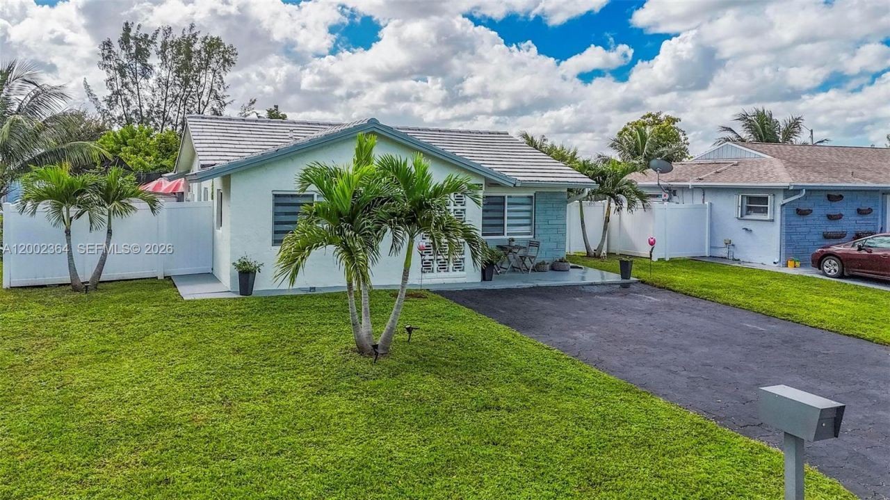 9212 NW 81st Pl, Tamarac, FL 33321 Photo
