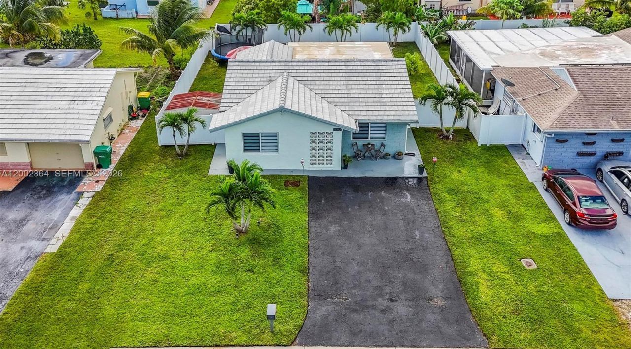 9212 NW 81st Pl, Tamarac, FL 33321 Photo