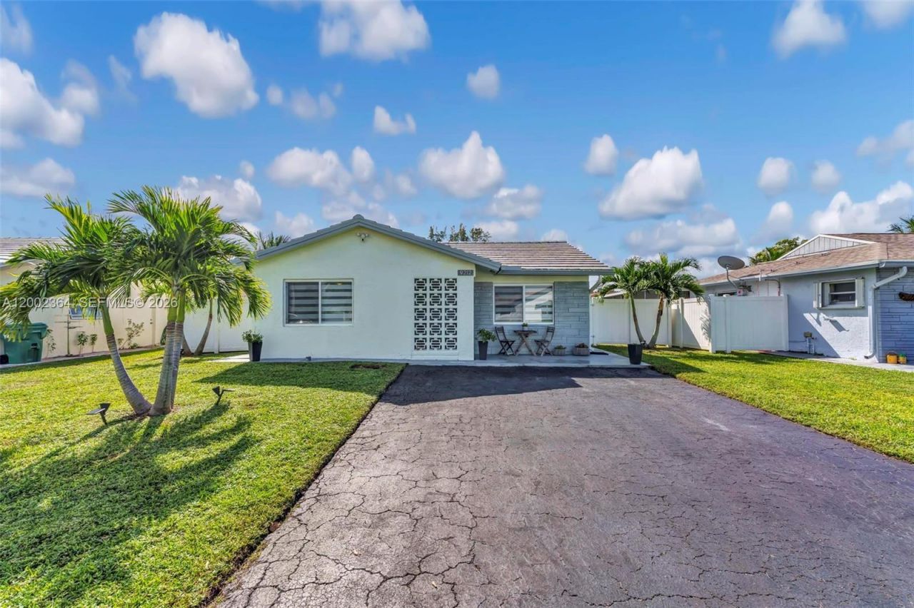 9212 NW 81st Pl, Tamarac, FL 33321 Photo