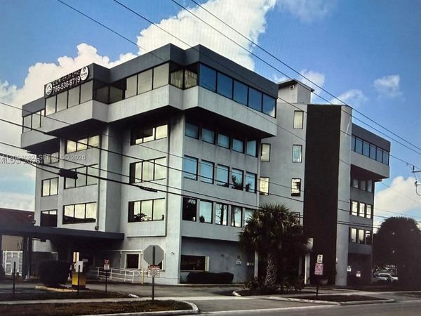 2100 W 76th St, Unit 211, Hialeah, FL 33016