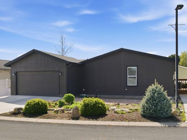 2530 SW Evening Primrose Drive, Redmond, OR 97756