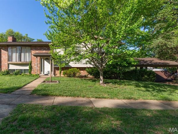 4882 Arevalo Drive , St Louis, MO 63128