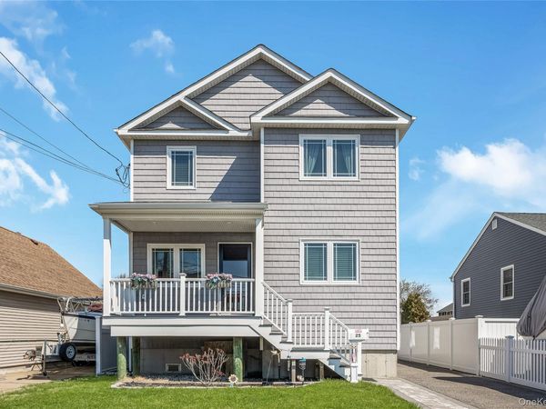 25 Cape Road, Amityville, NY 11701