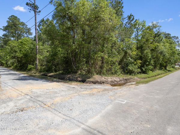 Avenue D , Bay Saint Louis, MS 39520