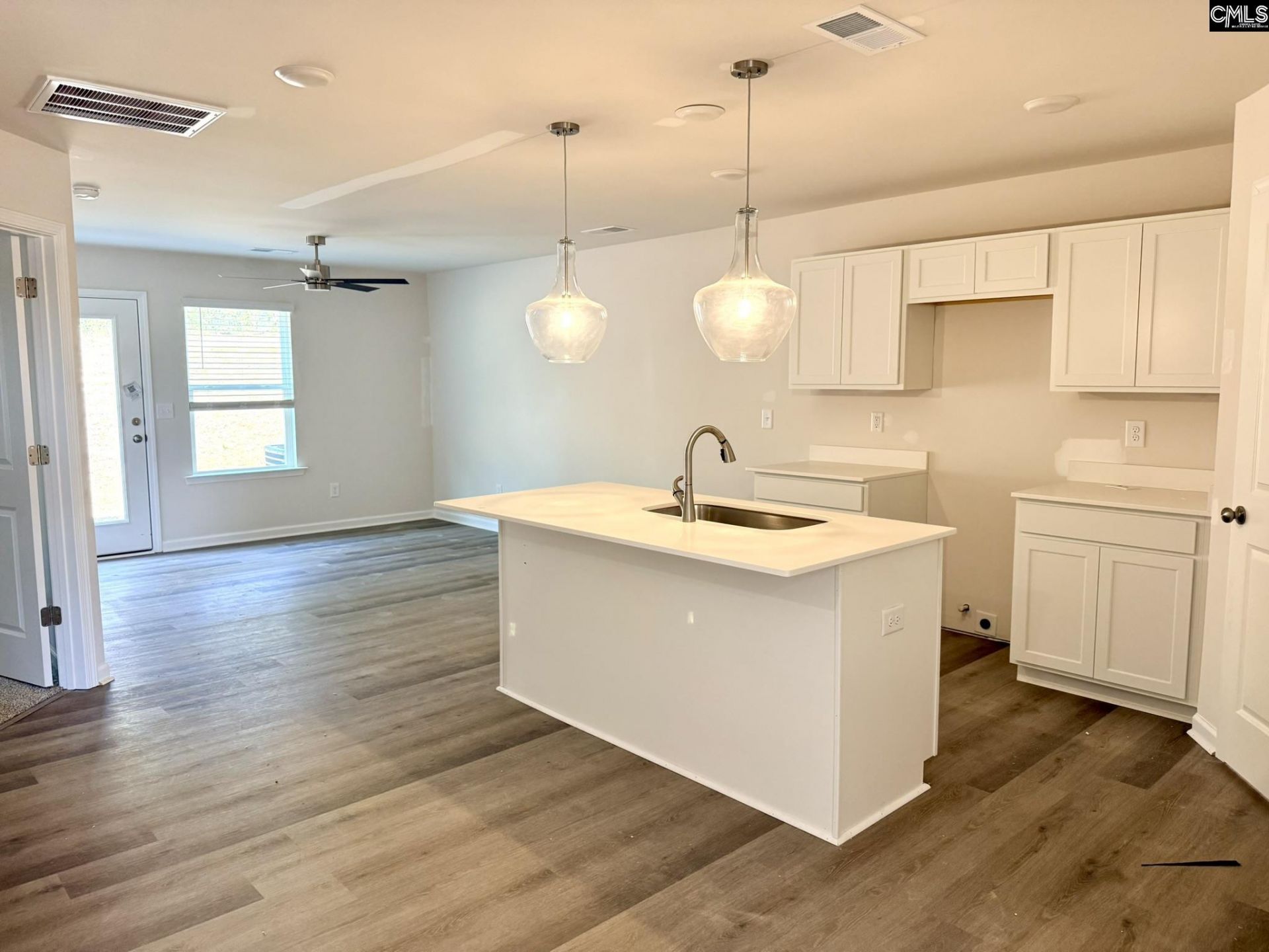 1015 Tabor Place Photo 5