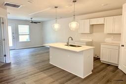 1015 Tabor Place photo 4