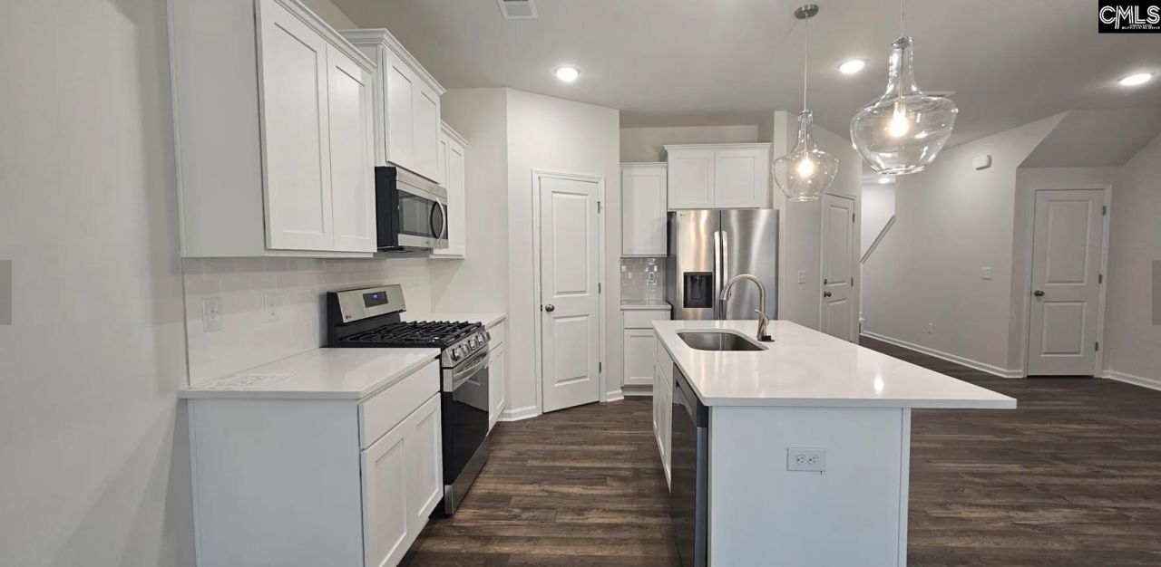 1015 Tabor Place Photo 6