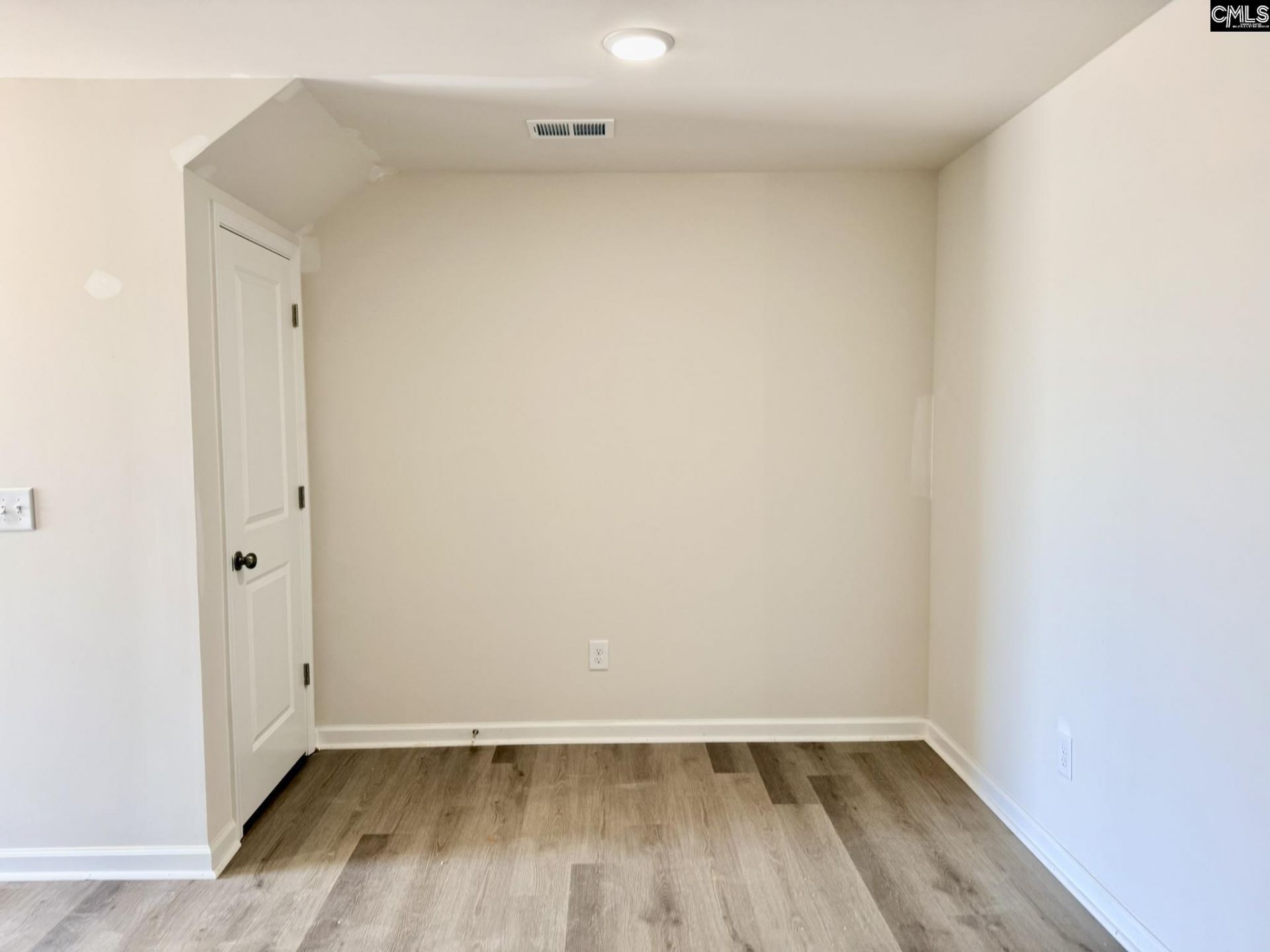 1015 Tabor Place Photo 7