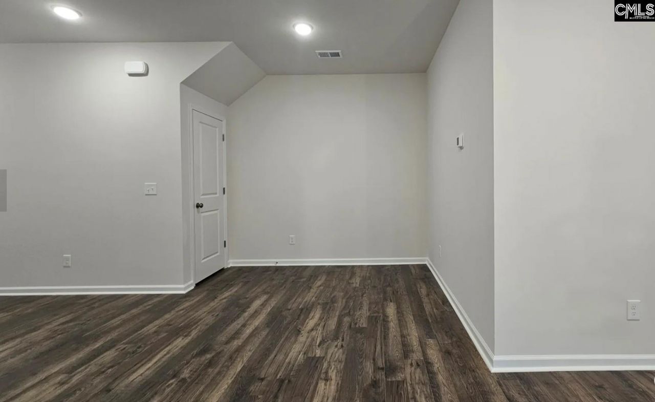 1015 Tabor Place Photo 7