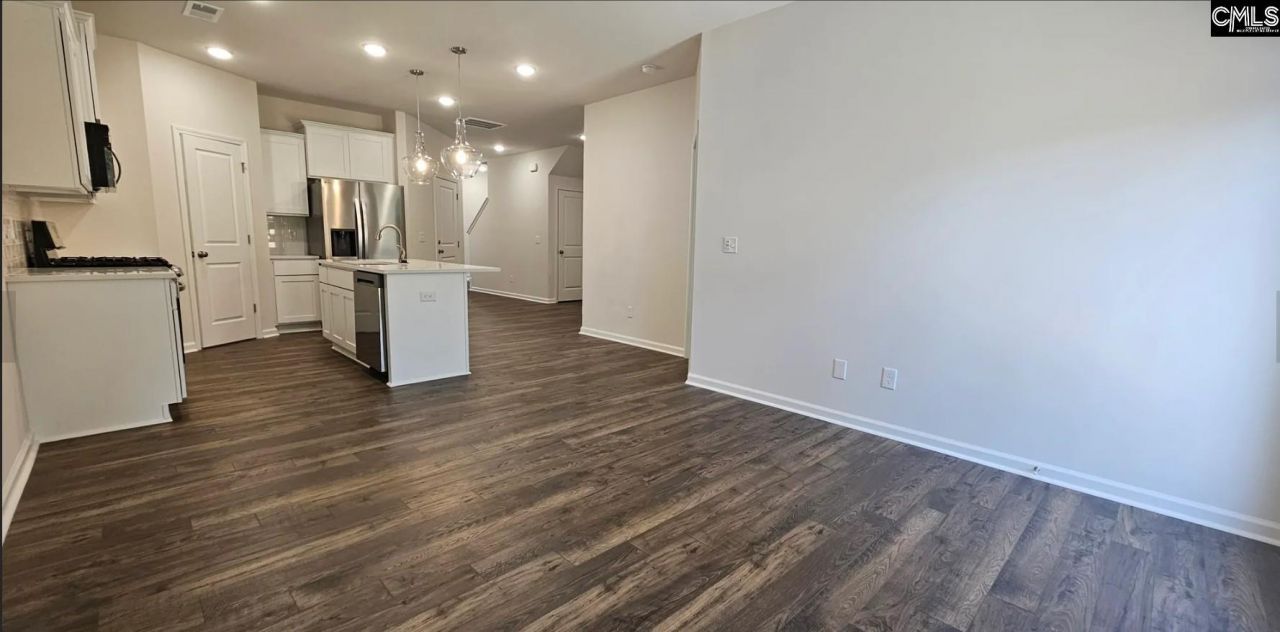 1015 Tabor Place Photo 8