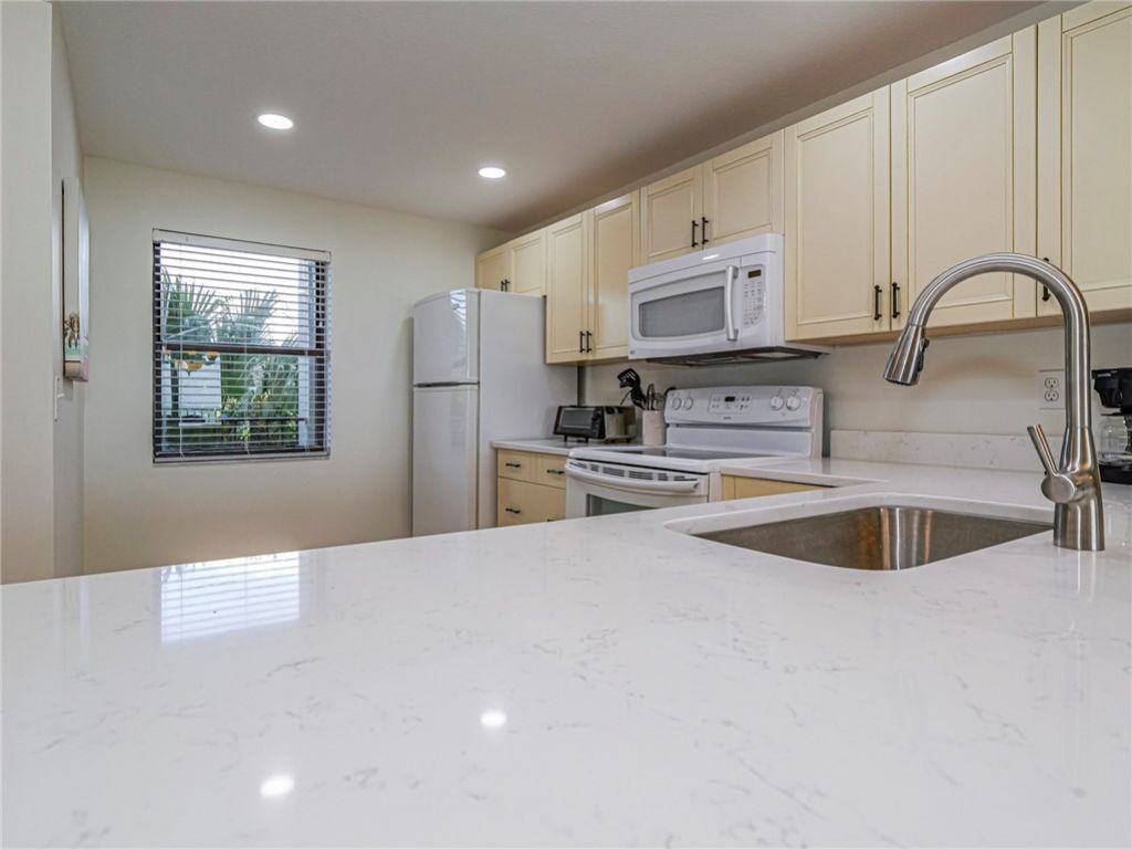 4200 N Highway A1a, Unit 215, North Hutchinson Island, FL 34949 Photo