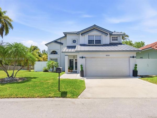 8550 SW 208th St, Cutler Bay, FL 33189