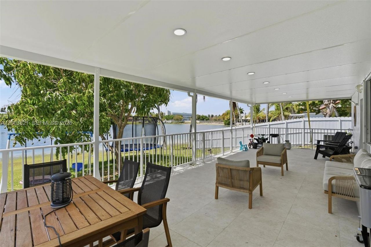 8550 SW 208th St, Cutler Bay, FL 33189 Photo