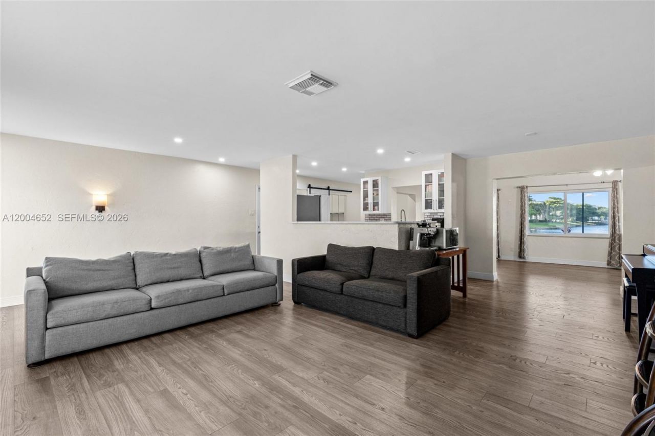 9403 NW 74th Pl, Tamarac, FL 33321 Photo