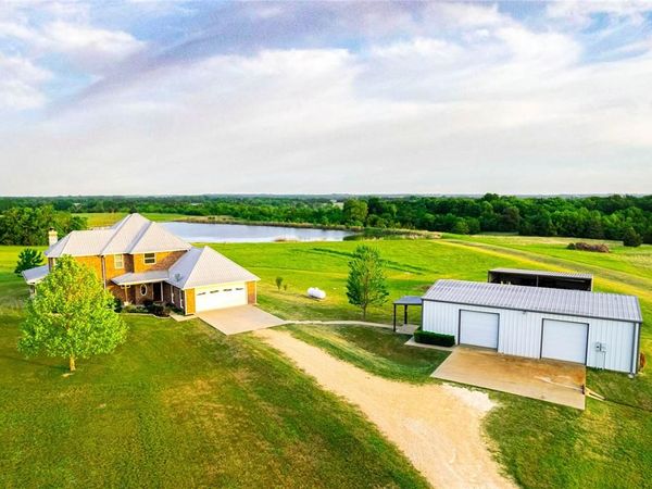 1906 Farm Road 1506 , Paris, TX 75460